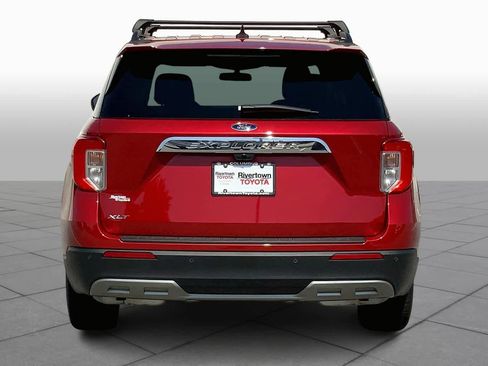 Used 2021 Ford Explorer XLT w/ Equipment Group 202A image 4