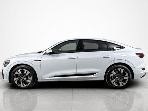 Used 2023 Audi e-tron Premium w/ Convenience Plus Package image 2