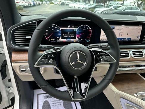 Used 2025 Mercedes-Benz GLS 450 4MATIC image 17