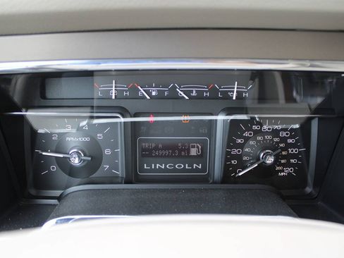Used 2012 Lincoln Navigator L 4WD image 14