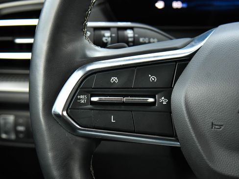 Used 2024 Chevrolet Traverse LT image 40