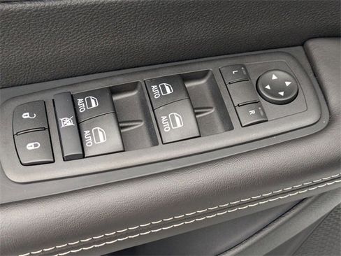 New 2026 Chrysler Voyager LX image 10