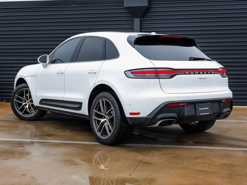Certified 2023 Porsche Macan image 3