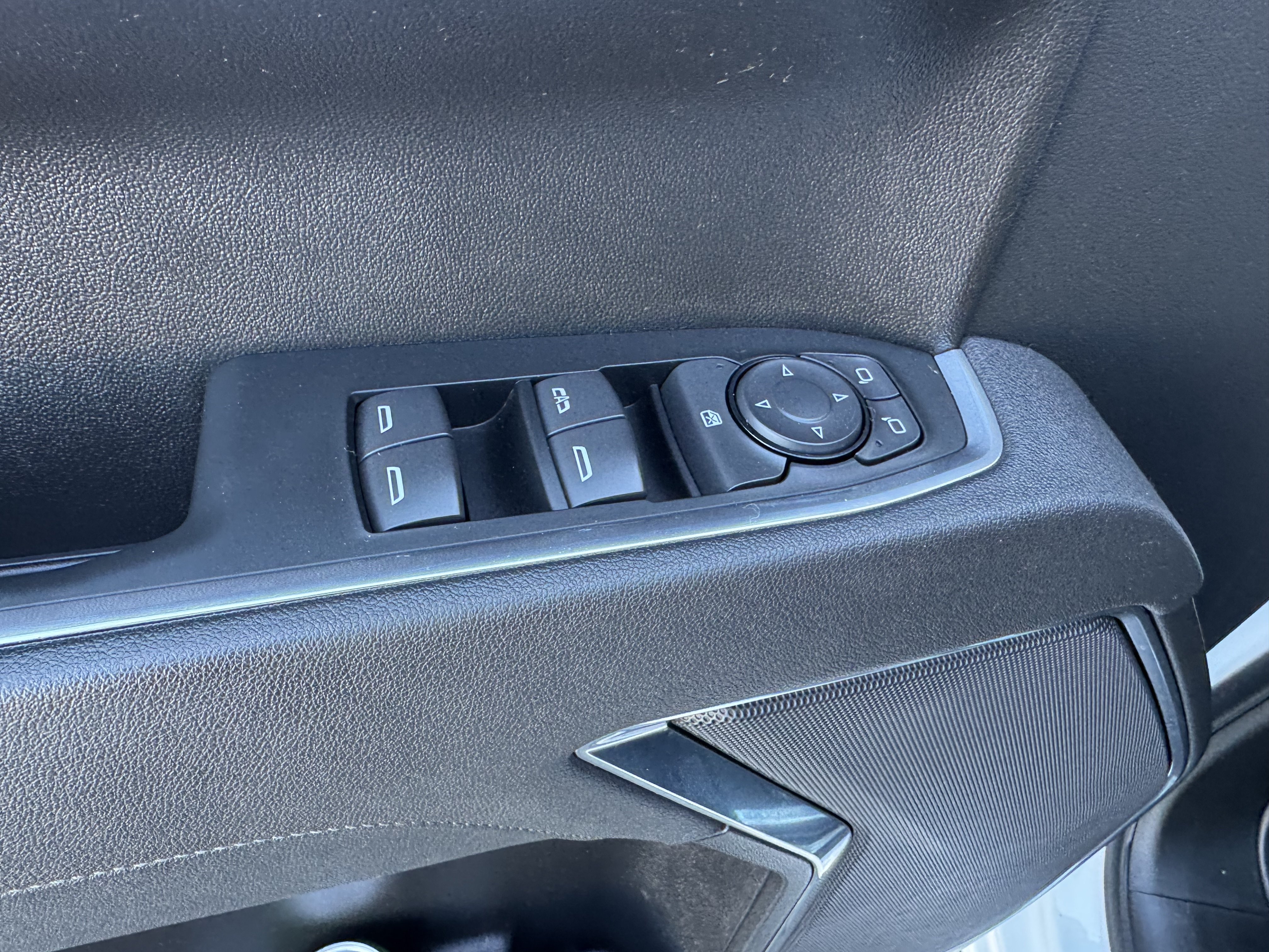 Used 2025 Chevrolet Silverado 1500 LT Trail Boss w/ Protection Package AWD/4WD image 11