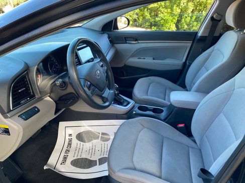 Used 2017 Hyundai Elantra SE image 28