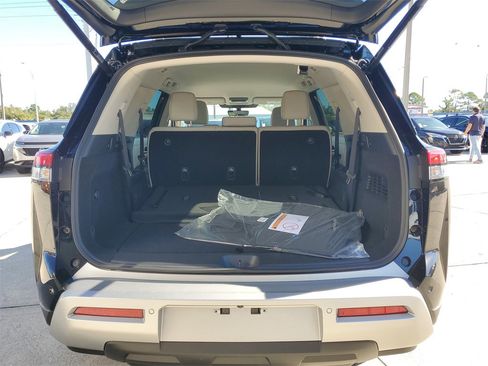 New 2025 Nissan Pathfinder SL w/ Black Appearance Package image 3