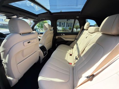 Used 2019 BMW X5 xDrive40i w/ Convenience Package AWD/4WD image 16