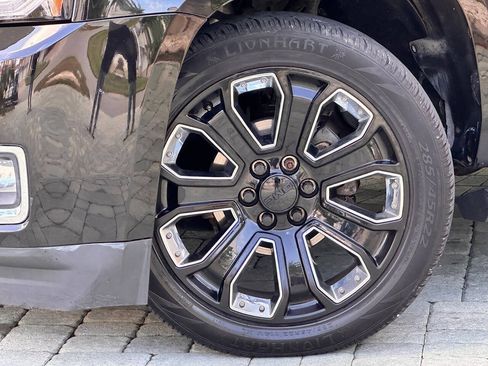 Used 2019 GMC Yukon XL Denali w/ Denali Ultimate Black Edition AWD/4WD image 3