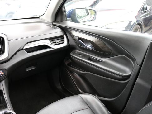 Used 2023 GMC Terrain SLT image 31