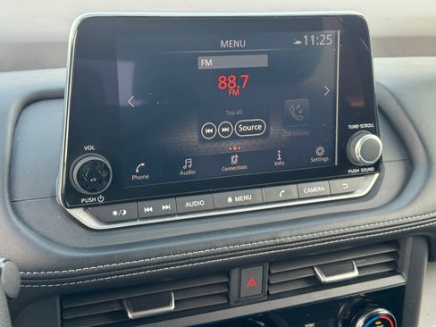 Used 2023 Nissan Rogue SV image 28