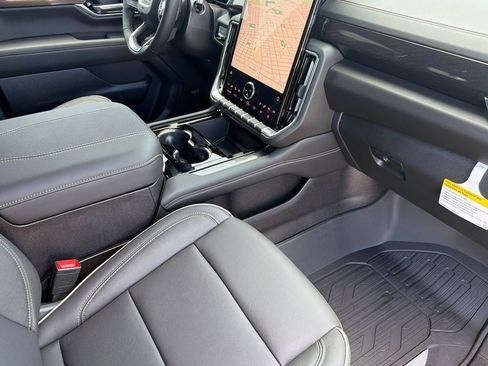 New 2026 GMC Yukon XL Elevation w/ Elevation Premium Package AWD/4WD image 15