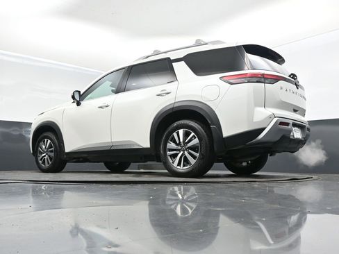 Used 2024 Nissan Pathfinder SL image 41
