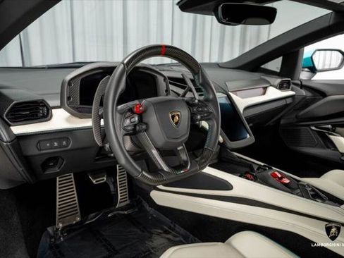 Used 2025 Lamborghini Revuelto image 46