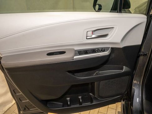 Used 2025 Toyota Sienna XLE image 12
