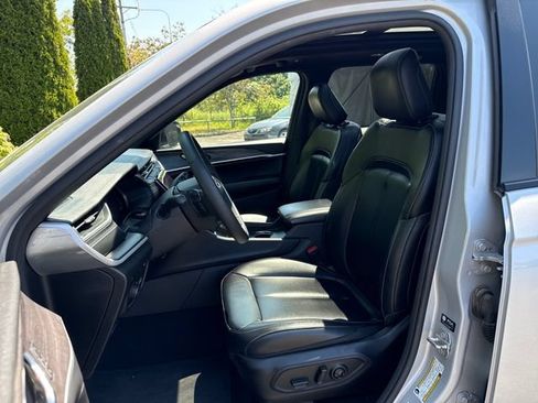 Used 2024 Jeep Grand Cherokee Limited 4xe AWD/4WD image 17