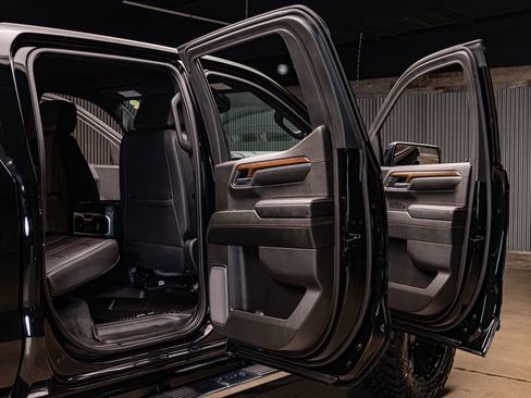 Used 2023 Chevrolet Silverado 1500 High Country image 34