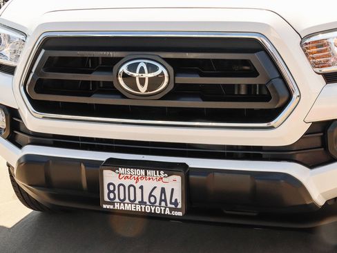 Used 2023 Toyota Tacoma SR5 RWD image 11