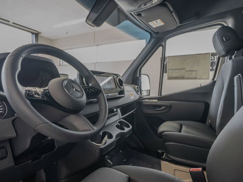 New 2025 Mercedes-Benz Sprinter 2500 image 6
