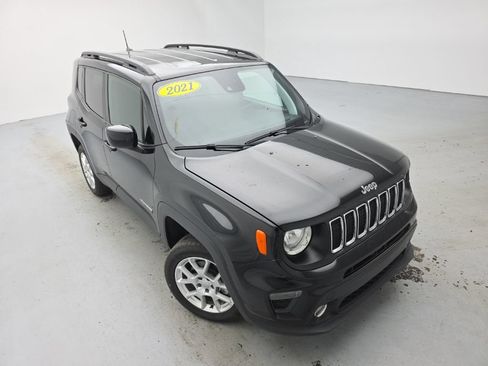 Used 2021 Jeep Renegade Latitude w/ Convenience Group AWD/4WD image 1