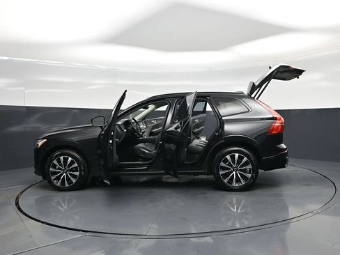 Used 2025 Volvo XC60 B5 Plus AWD/4WD image 37
