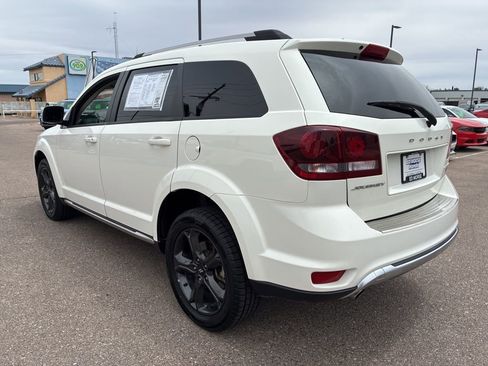 Used 2019 Dodge Journey Crossroad FWD image 3