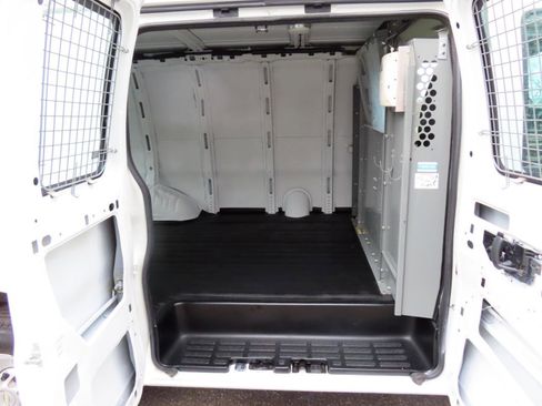 Used 2013 Chevrolet Express 2500 image 9