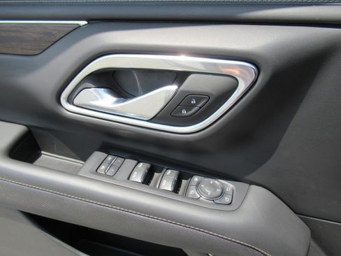 Used 2023 Chevrolet Tahoe Premier w/ Advanced Technology Package RWD image 24