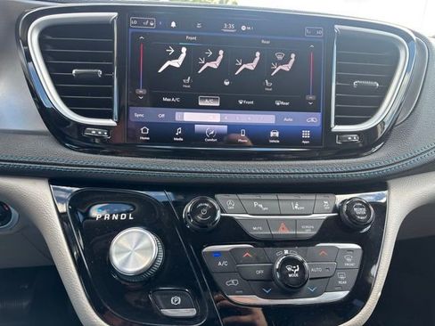 Used 2021 Chrysler Pacifica Touring-L image 24