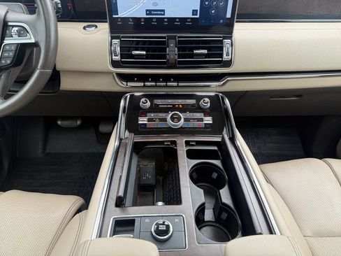 Used 2022 Lincoln Navigator Reserve AWD/4WD image 32