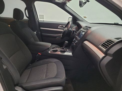 Used 2017 Ford Explorer XLT w/ Equipment Group 201A FWD image 21