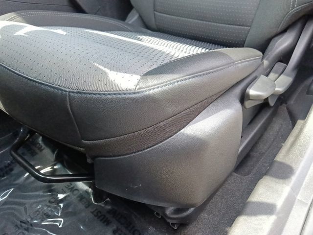Used 2025 Chevrolet Trax LT FWD image 16