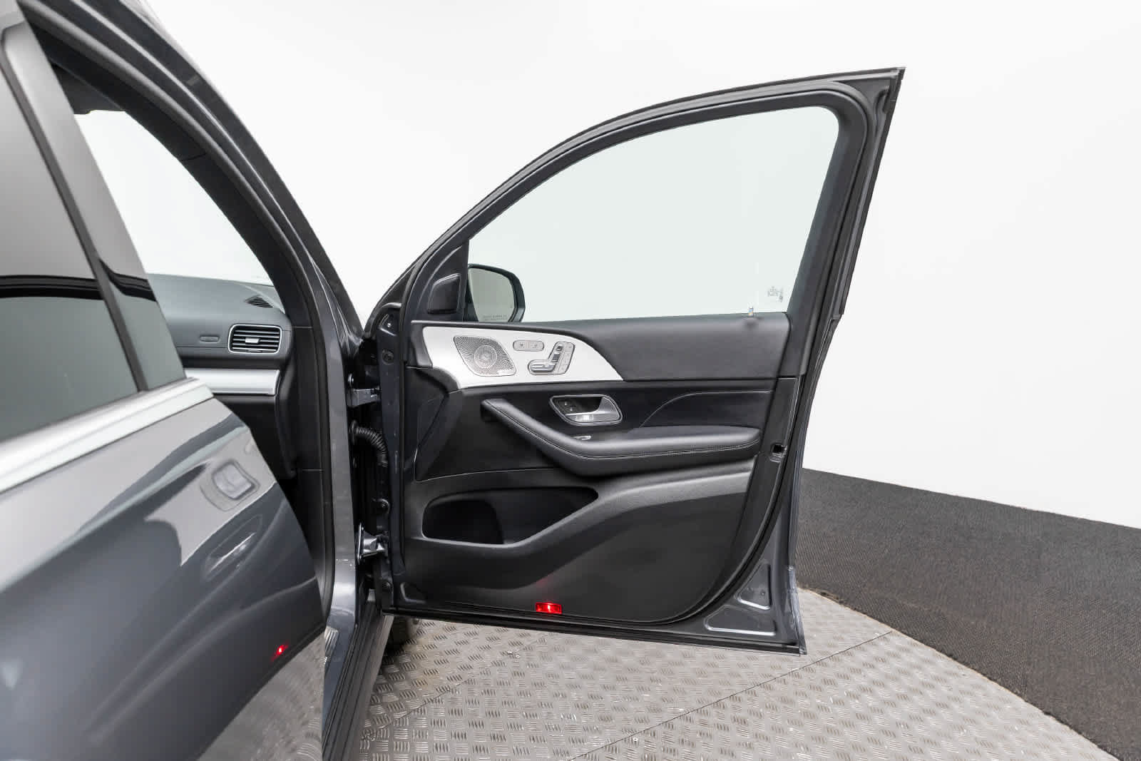 Used 2025 Mercedes-Benz GLS 450 4MATIC image 52