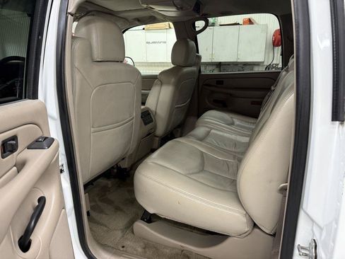 Used 2005 GMC Yukon XL SLT w/ SLT Preferred Equipment Group AWD/4WD image 19