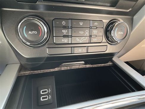 Used 2017 Ford F250 Lariat w/ FX4 Off-Road Package image 33