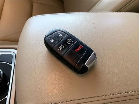 Used 2017 Jeep Grand Cherokee Limited AWD/4WD image 15