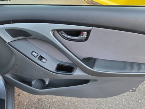Used 2014 Hyundai Elantra SE w/ Option Group 02 FWD image 13