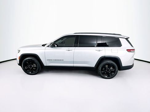 Used 2023 Jeep Grand Cherokee L Limited w/ Black Appearance Package image 4