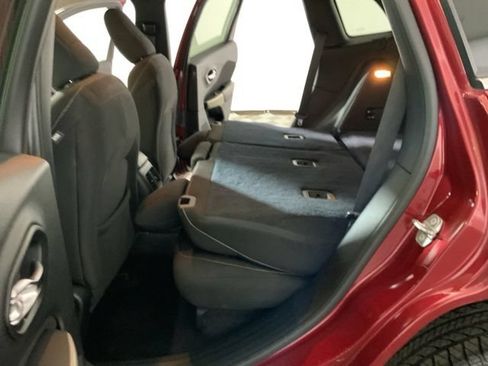 Used 2017 Jeep Cherokee Latitude FWD image 31