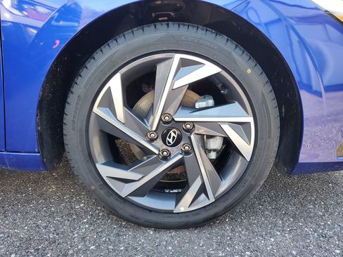 Used 2025 Hyundai Elantra SEL FWD image 5