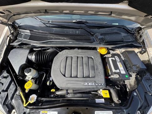 Used 2014 Chrysler Town & Country Touring-L w/ Driver Convenience Group image 58