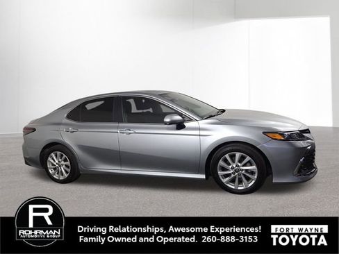 Used 2023 Toyota Camry LE FWD image 5