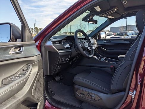 New 2025 Jeep Grand Cherokee L Laredo image 32