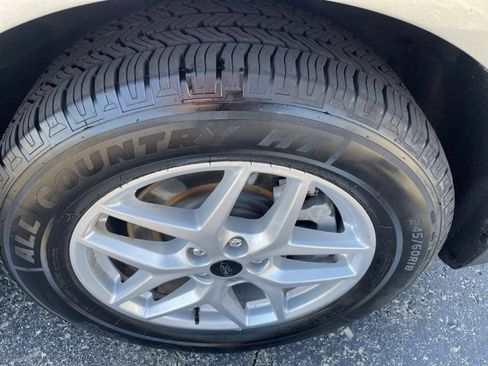 Used 2024 Ford Edge SEL image 17