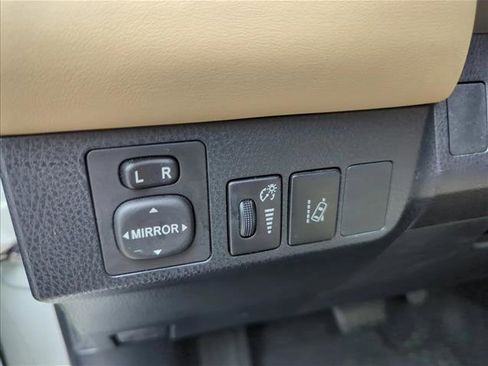 Used 2018 Toyota RAV4 XLE FWD image 25