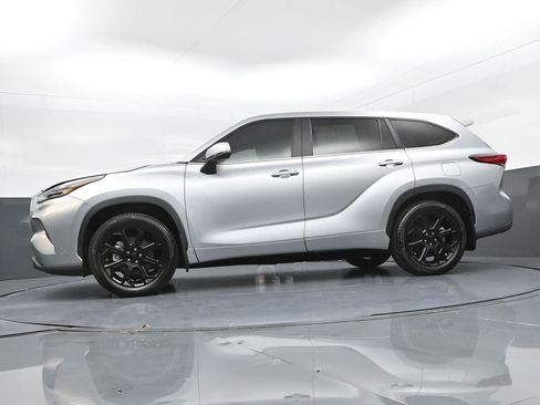 Certified 2023 Toyota Highlander LE image 34