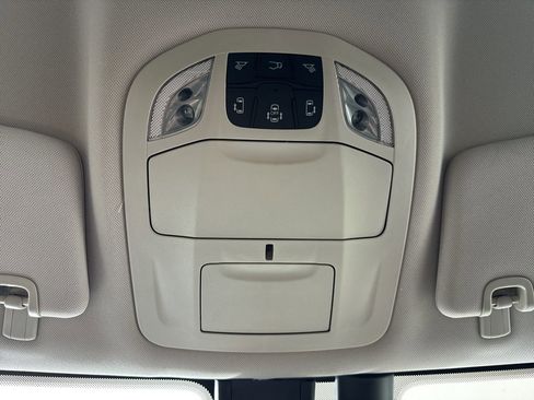 Used 2017 Chrysler Pacifica Touring-L image 31