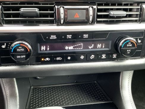 Used 2024 Nissan Pathfinder SV image 24