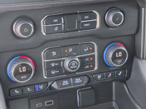 Certified 2023 Chevrolet Suburban High Country RWD image 25
