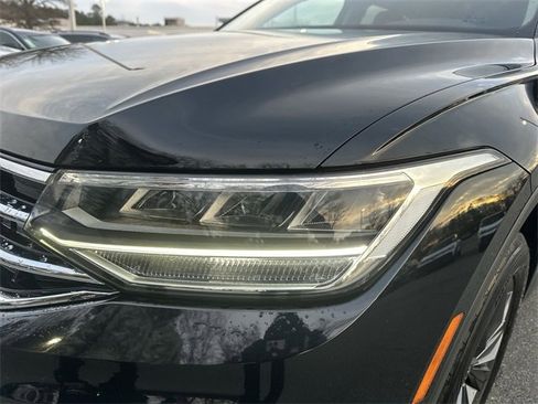 Used 2023 Volkswagen Tiguan SE image 9