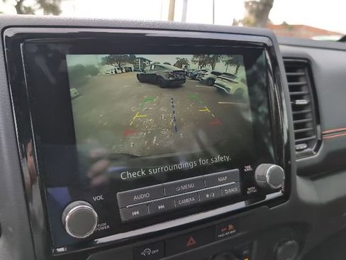 Used 2023 Nissan Frontier PRO-4X w/ Technology Package image 16